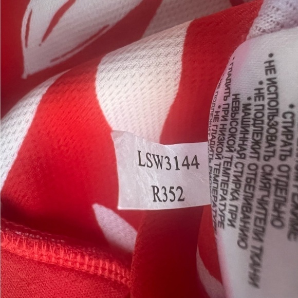 Lolë Half Zip Sweatshirt Unity Sweater XL Flame Red Colorful Tropical Travel - Picture 8 of 11